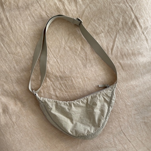 Uniqlo Round Mini Crossbody Shoulder Bag - Picture 1 of 6